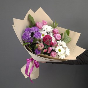 Букет кустовых роз и хризантем Без лишних слов