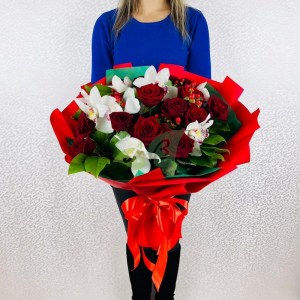Букет из роз и орхидей Фиеста